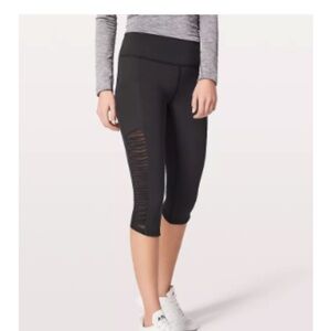 Lululemon Sharp Turns Crop 17" Black Size 4